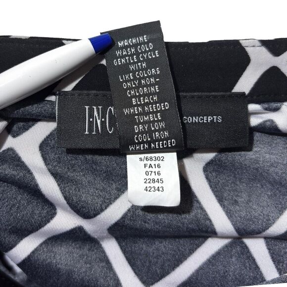 International Concepts Black White Geo Print Blouse Small Petite - Picture 4 of 7